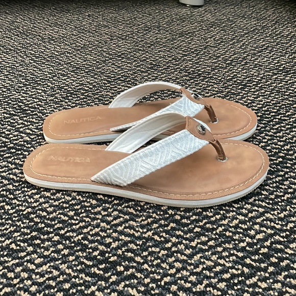 Nautica white and tan flip flops barely worn - Picture 2 of 2